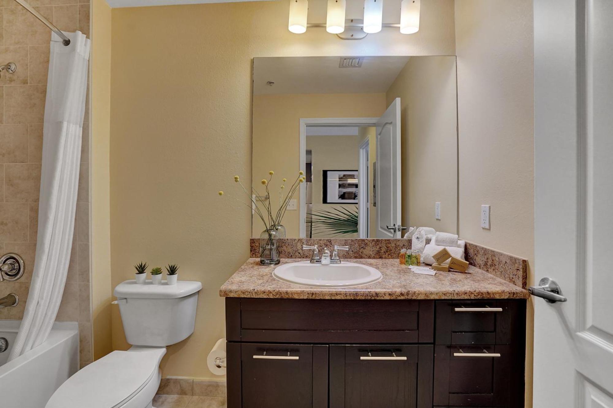 Dharma Home Suites South Miami At Red Road Commons 外观 照片