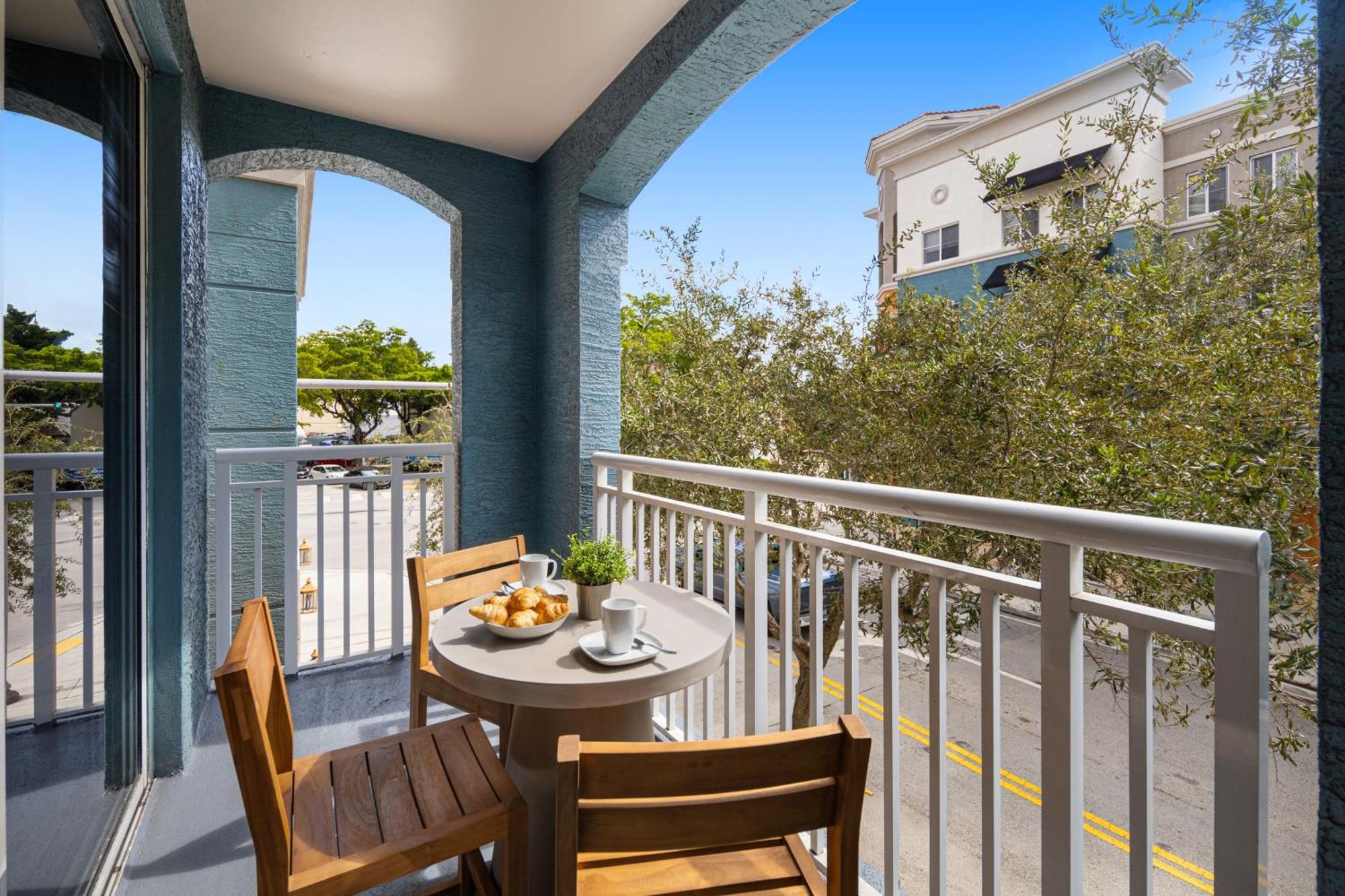 Dharma Home Suites South Miami At Red Road Commons 外观 照片